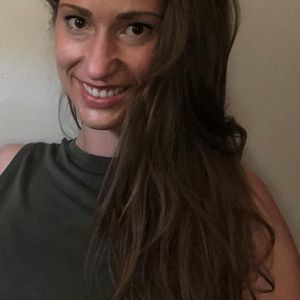 Meet your Posher, Larissa